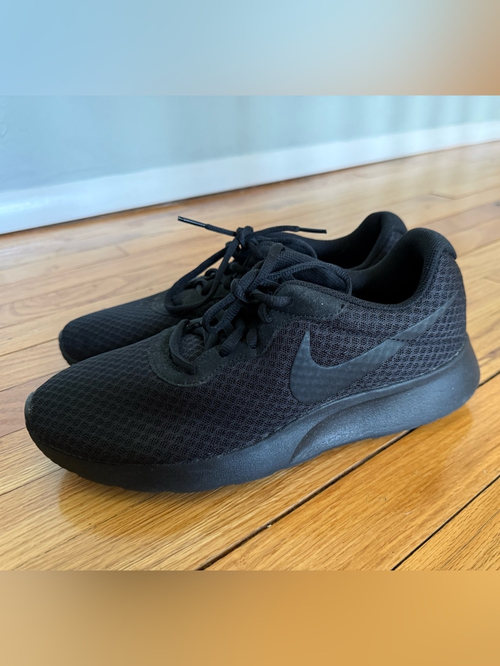 Women’s Nike Black Mesh sneakers